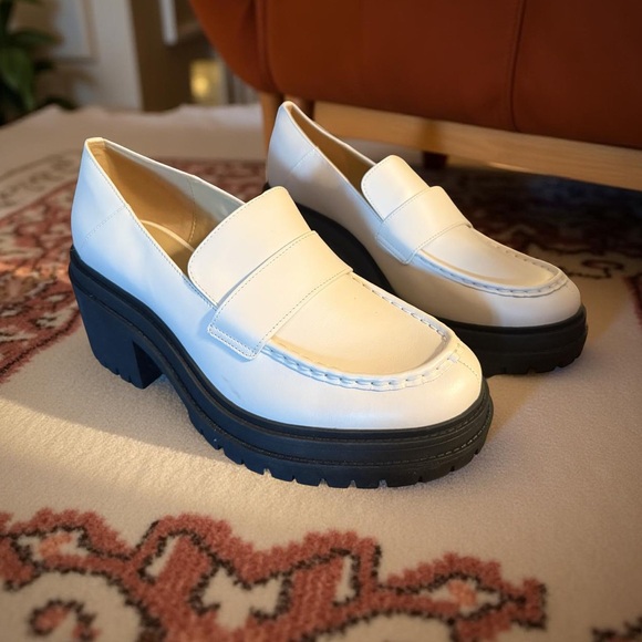 KORS Michael Kors Shoes - Michael Kors NWT Sz 9.5 Elegant White Leather Rocco Heeled Women's Loafers (120)